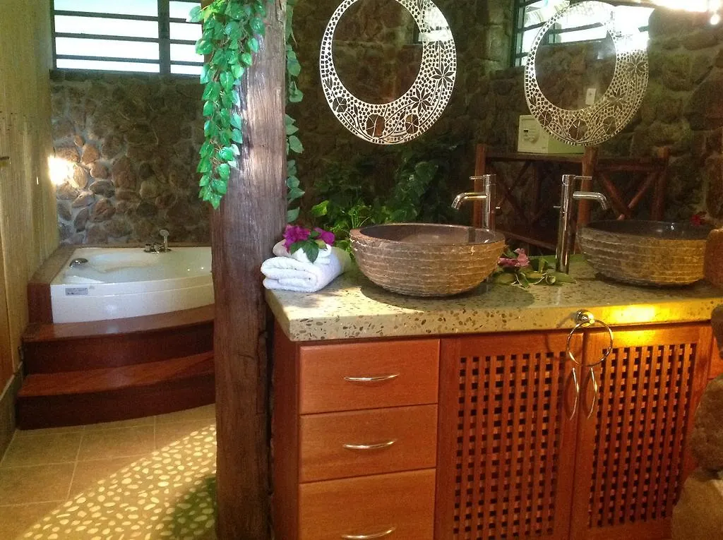 Taoahere Beach House Otel Hauru Konukevi